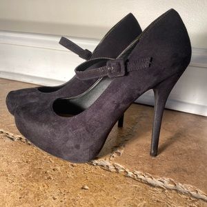 Black stiletto heels